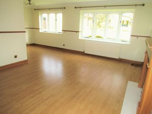 L shaped lounge - click for photo gallery